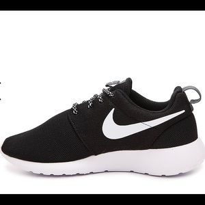 Nike Roche one running sneaker